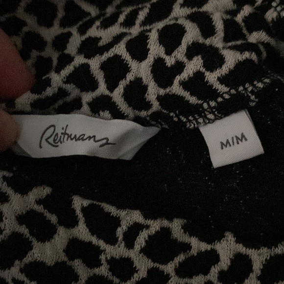 Sleeveless Giraffe-Print Blouse - Picture 5 of 5